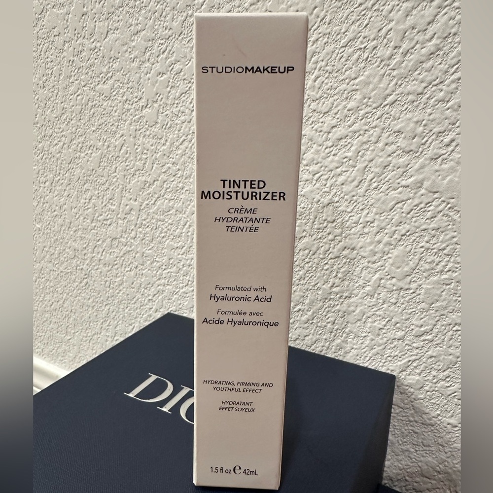 Studio makeup tinted moisturizer